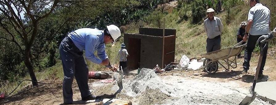 Avanza ejecución de unidades basicas sanitarias en La Victoria