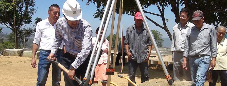 Se colocó primera piedra para parque en La Victoria