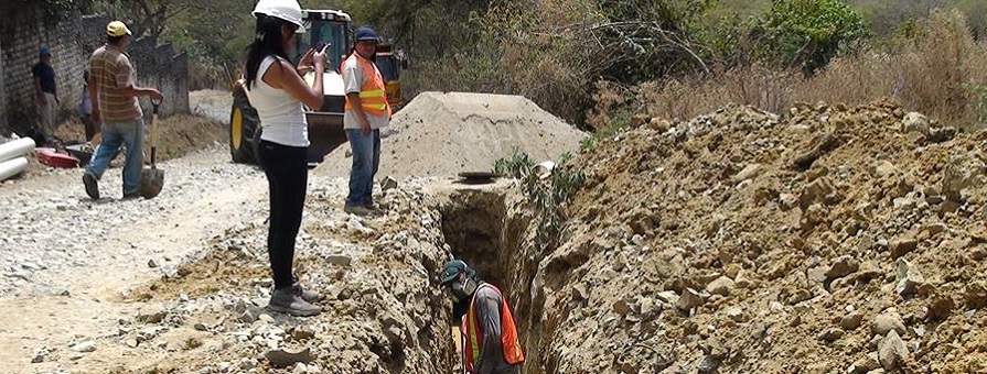 Avanza cambio de redes de agua y alcantarillado en Sabiango