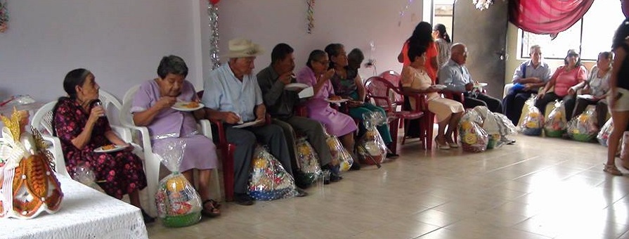 Adultos mayores son agasajados en el convenio GAD-MIES
